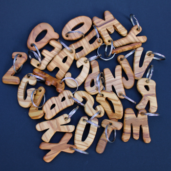 Schlüsselanhänger Buchstaben von A-Z - Olivenholz - Handgemacht