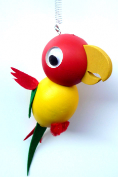 Federfigur Papagei gelb/rot mit Spiralfeder und Holzring zum Aufhängen