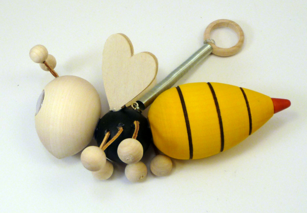 Federfigur Biene mit Spiralfeder und Holzring zum Aufhängen